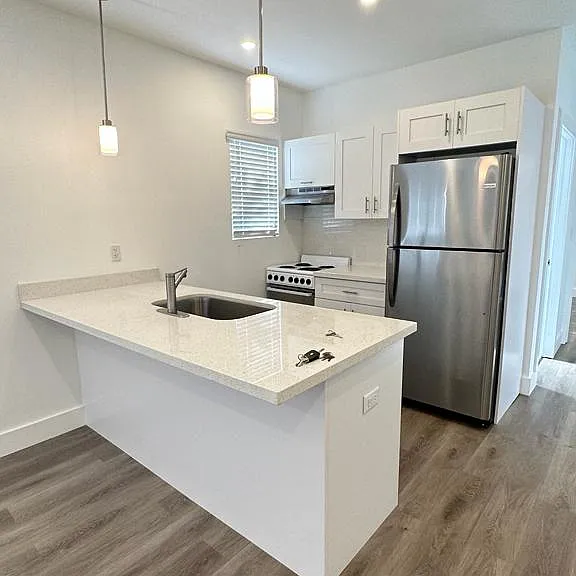 1754 SW 14th St #5 — Photo 5