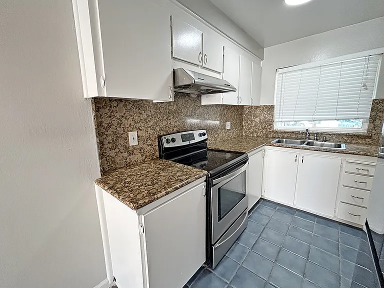 3309 Innerwick Ln — Photo 6