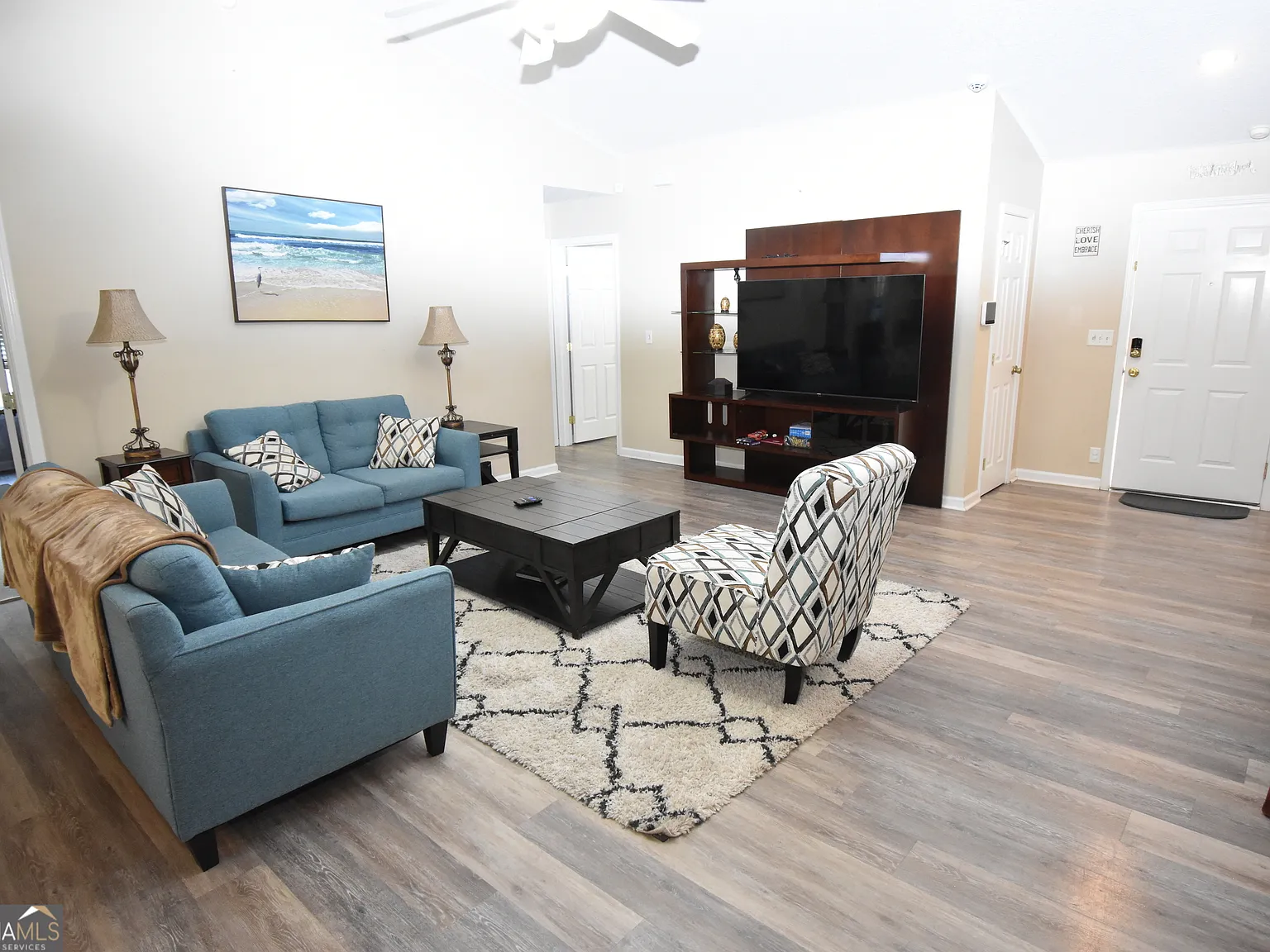 4 bed, 2.0 bath, 1714 sqft, $4,300 — Photo 4