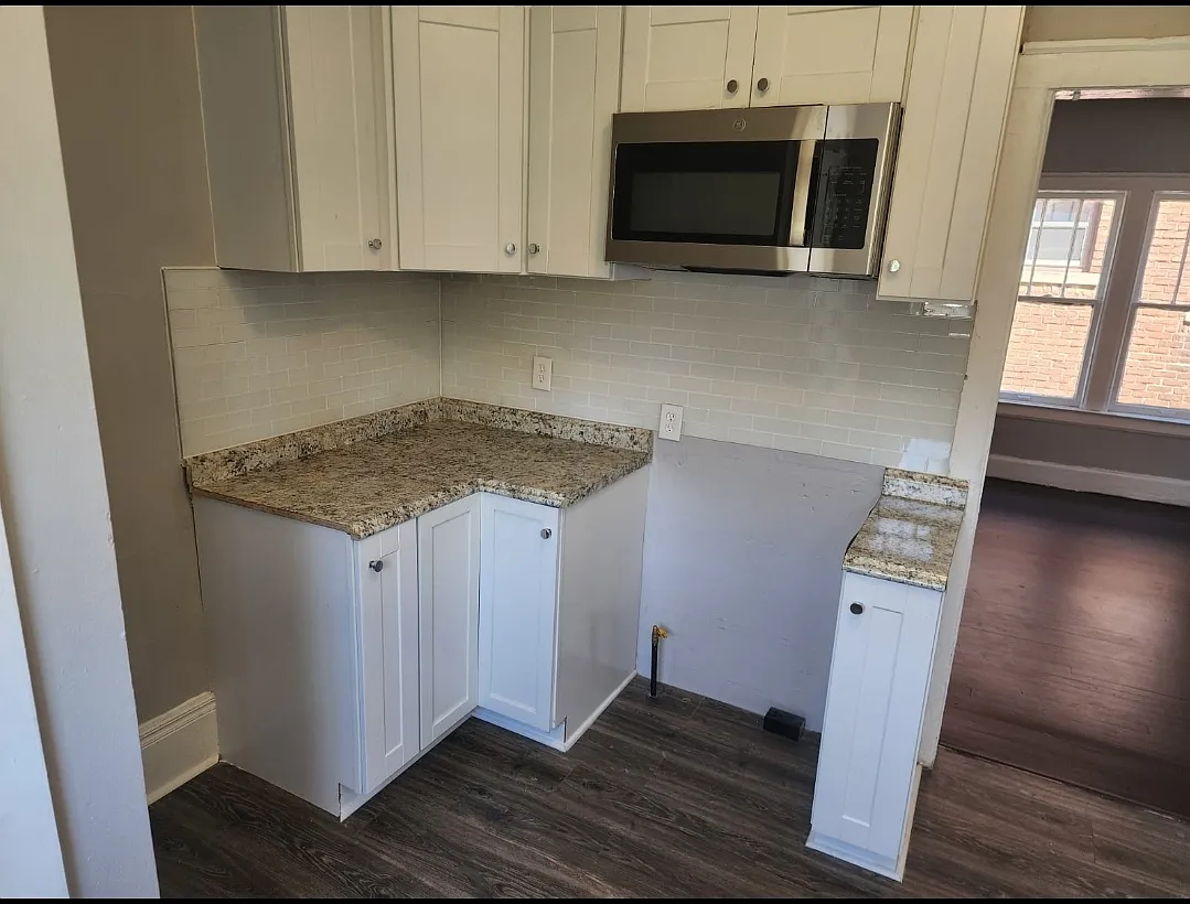 3 bed, 900 sqft, $1,150 — Photo 3