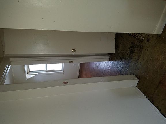 Hallway to back bedroom and bathroom