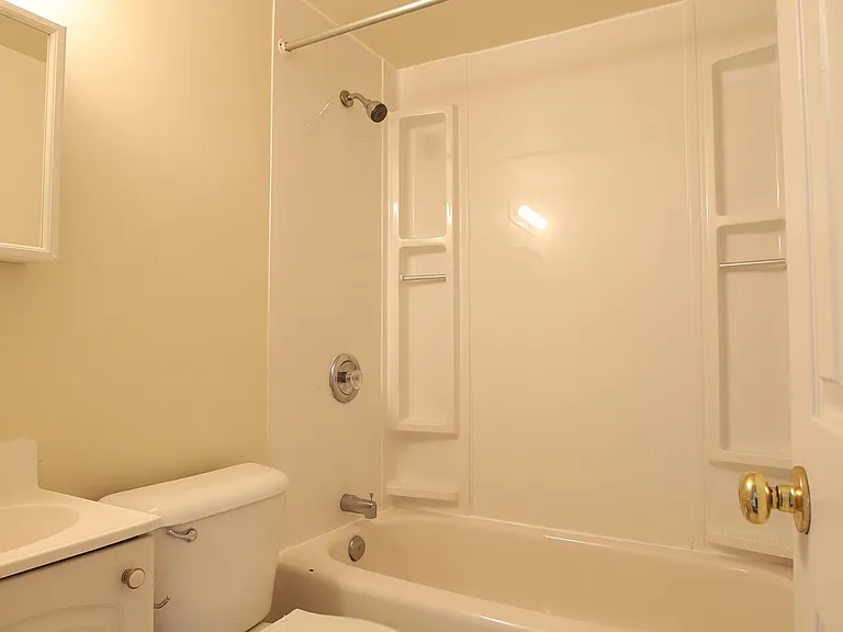 554 McLeod St #3 — Photo 6