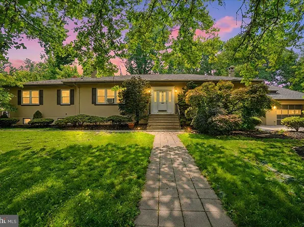 4 Orchard Ave, Bordentown, NJ 08505