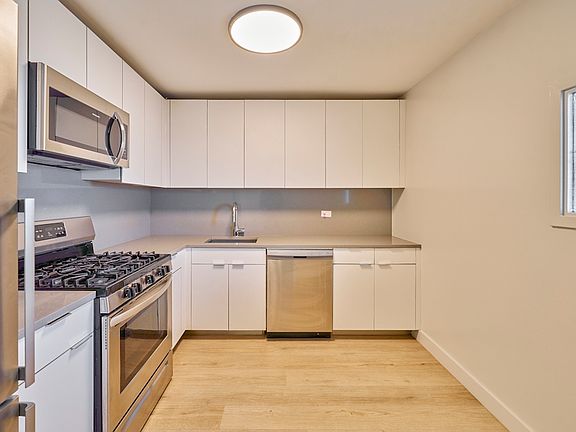 3rd image of 540 Main St APT 116
