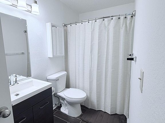4th image of 3227 Ottawa Dr