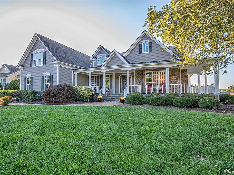 1st image of 824 Dogwood Dell Ln