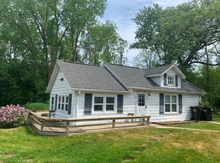 816 Lake Shore Dr, Wauconda, IL 60084