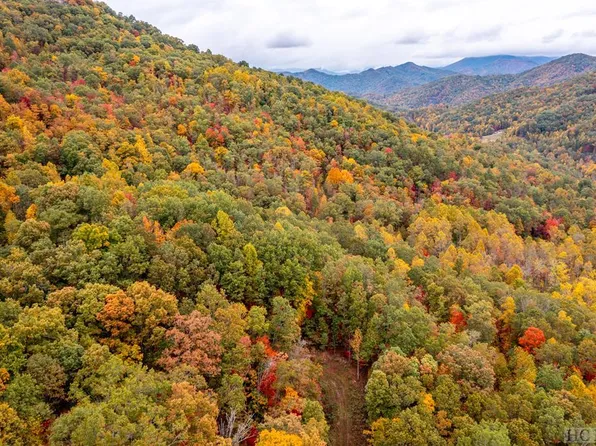 35 Lowland Glade, Glenville, NC 28736