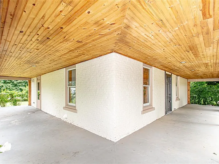 117 Montgomery Ave — Photo 5