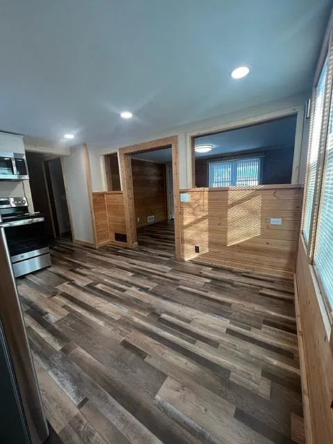2 bed, 696 sqft, $1,200 — Photo 2
