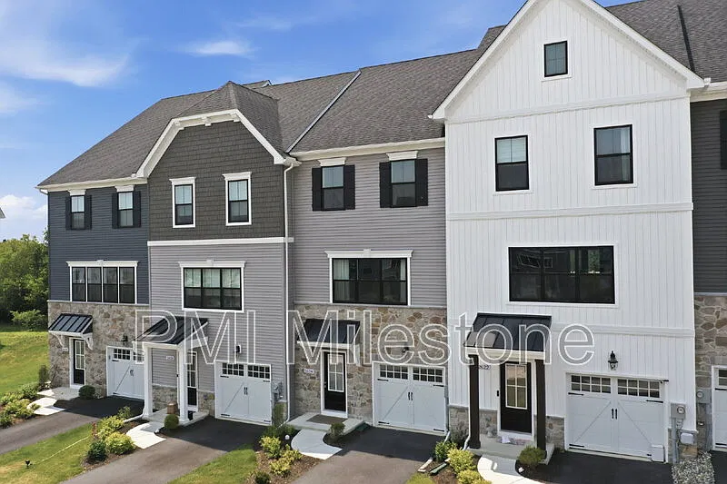 4 bed, 3.5 bath, 2180 sqft, $3,100 — Photo 3
