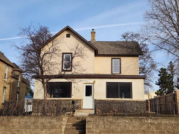 205 Boulevard Ave NE, Montgomery, MN 56069