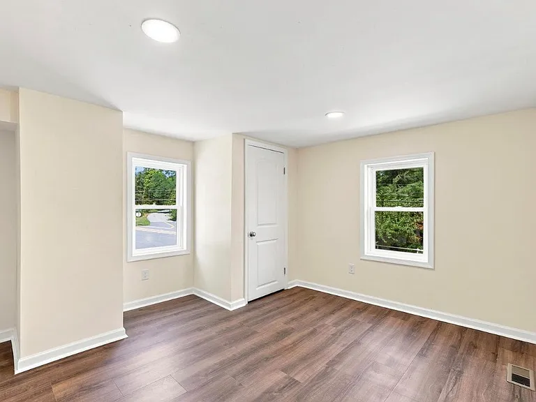 28 E Main St #1 — Photo 5