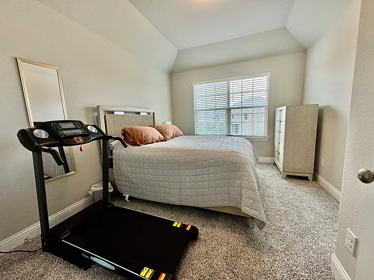 1045 Keswick Dr — Photo 9