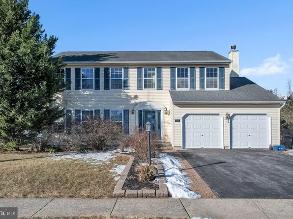 10 Fairway Ct, Quakertown, PA 18951
