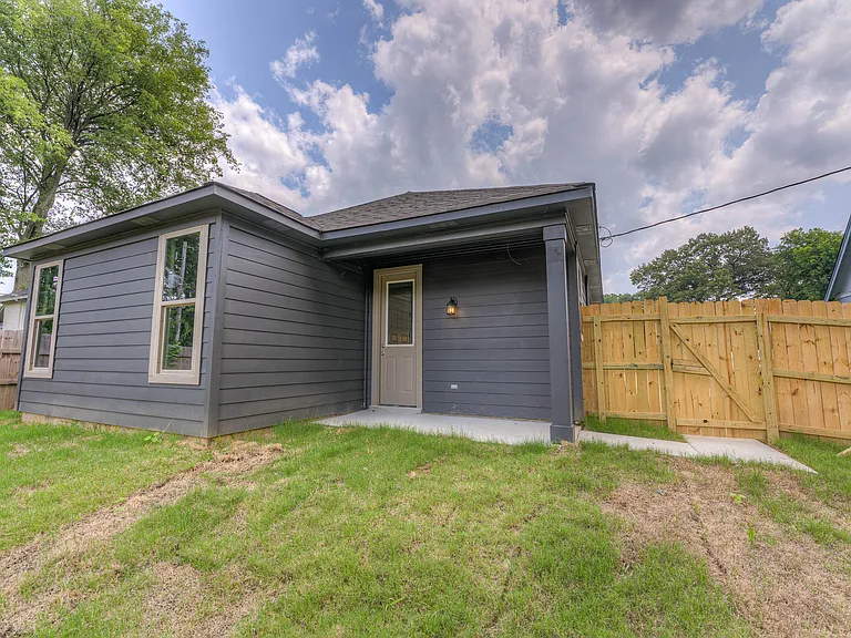 909 N Avalon St — Photo 17