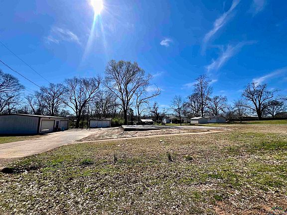 3rd image of 203 Crestview