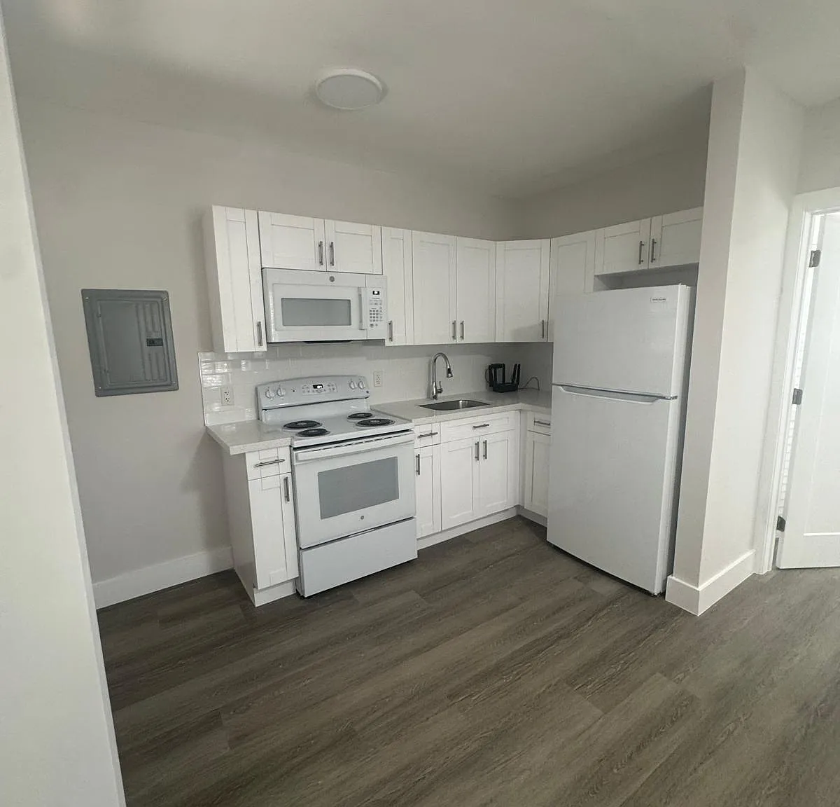140-142 Sw 21 Ave - Falcap 3, Llc - 5 — Photo 1