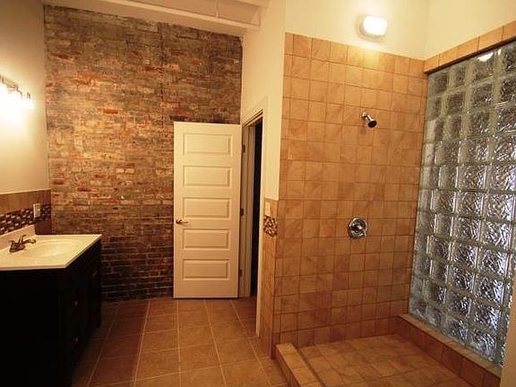 5th image of 504 Washington St #2