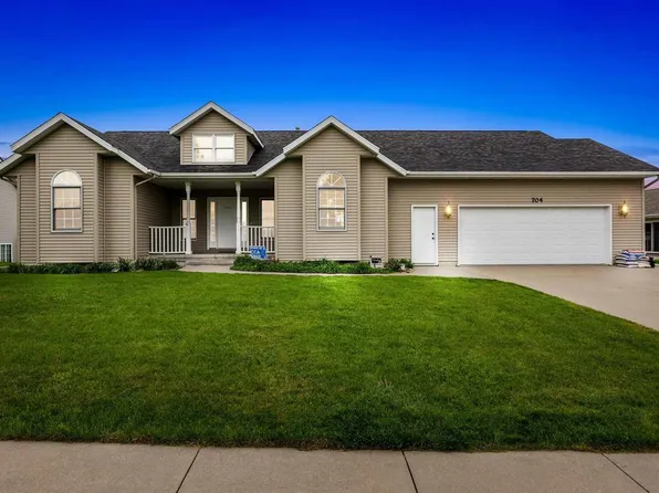 704 Redbird Run, Tiffin, IA 52340
