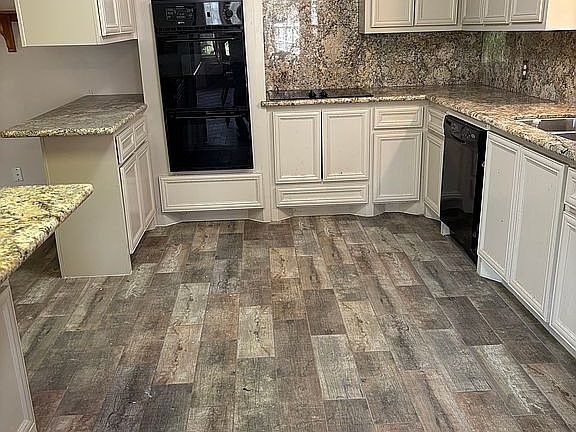 3rd image of 8107 Woodacres St