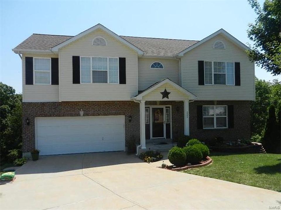 2nd image of 2800 Maplewood Ct