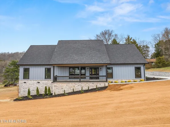 215 Charlie Ln, Maryville, TN 37804