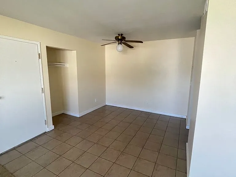 Abbott Acres Apartments — Photo 16