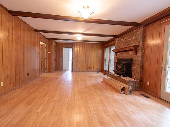 4th image of 4558 Silver Lake Dr