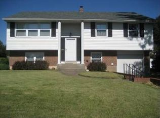 717 Lamp Post Ln, Aston, PA