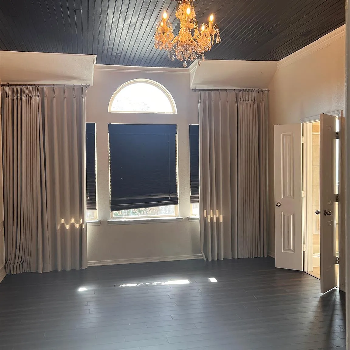 4 bed, 2.5 bath, 2382 sqft, $2,900 — Photo 2