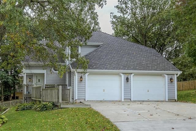1st image of 303 NE Sunderland Ct