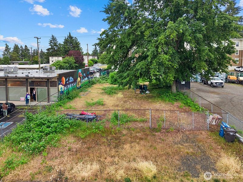 3rd image of 4 XX SW 153rd Street