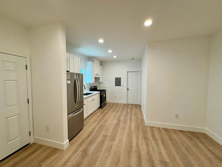 5250 Los Altos Plaza — Photo 2