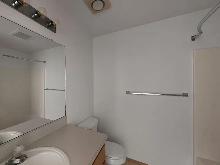 Eagle Island Townhomes — Photo 9