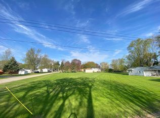 N Benton St, Winnebago, IL 61088