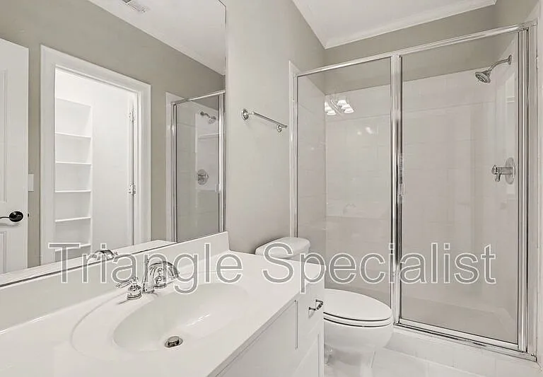 6121 Carlyle Dr — Photo 36