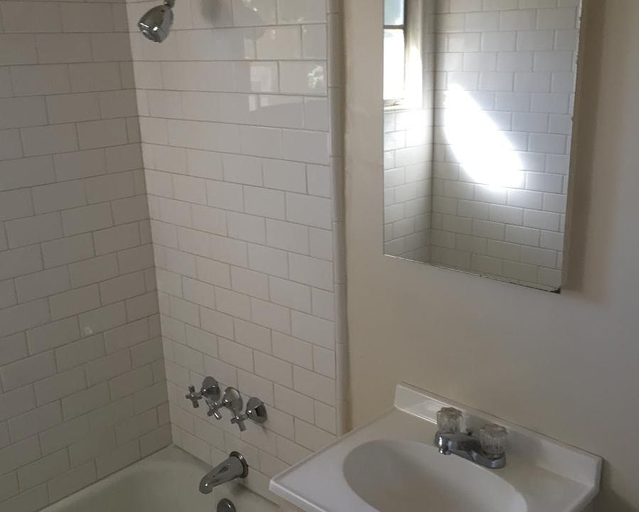 1st image of 1375 N Los Robles Ave APT D