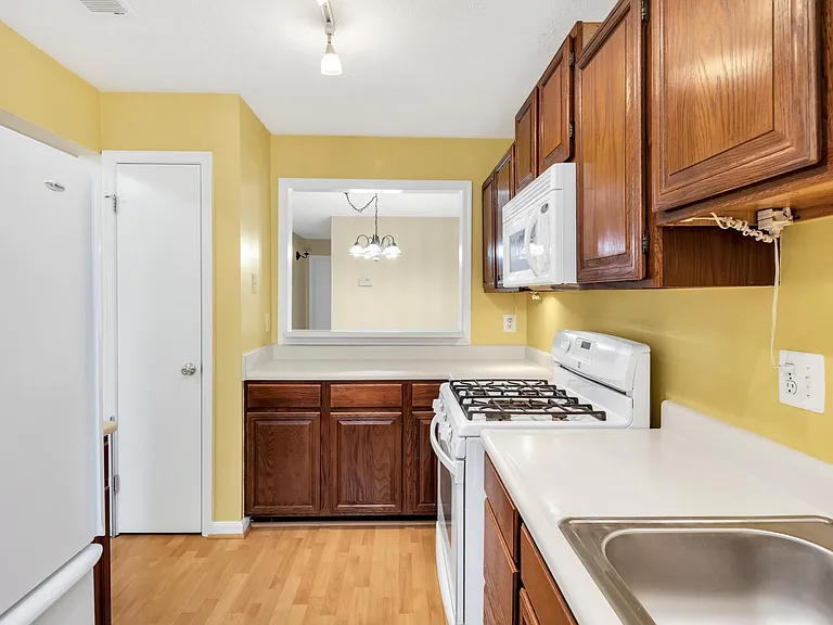 10140 Oakton Terrace Rd — Photo 24
