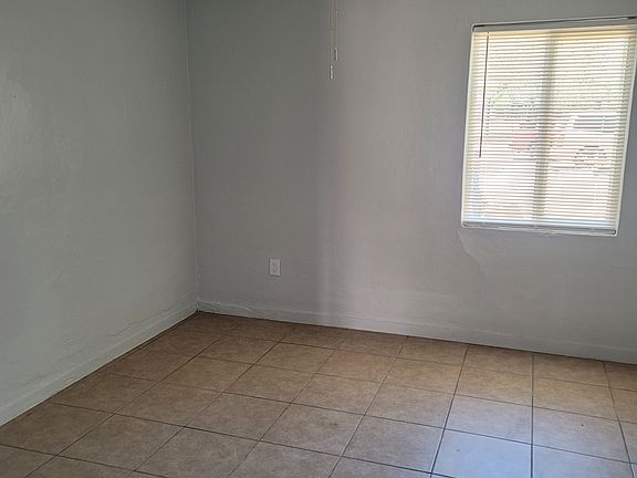 3rd image of 4330 N Longview Ave APT 1
