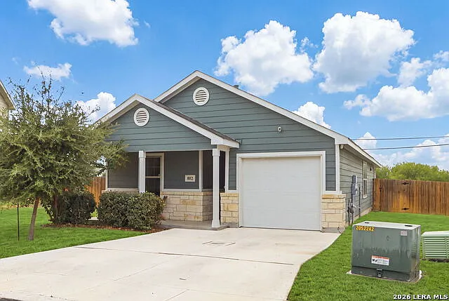 3 bed, 2.0 bath, 1010 sqft, $1,800 — Photo 2