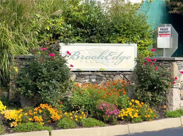 301 Church St APT 107, South Kingstown, RI 02879