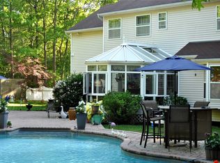 1 Drumlin Ct, Medford, NY 11763