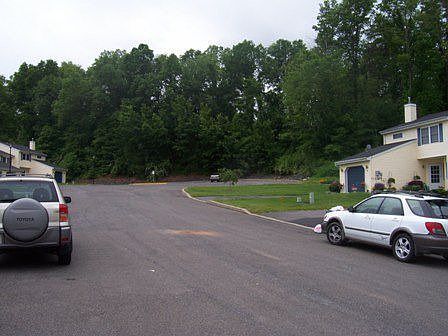 5th image of 17 Pond Hill Ln