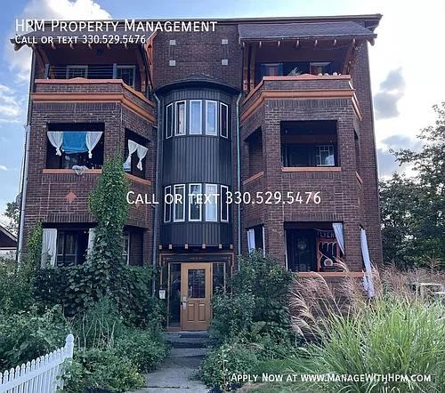 798 W Market St Photo 1
