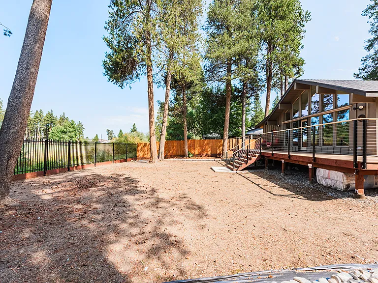 1090 Fairway Ave — Photo 28