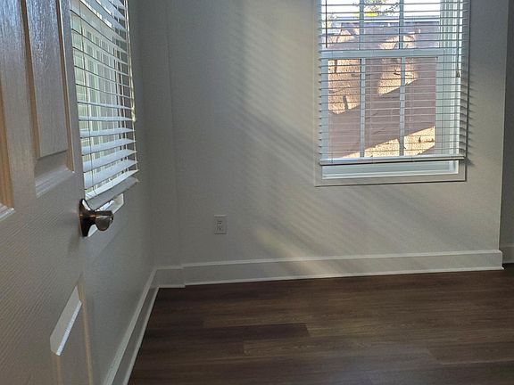 4th image of 916 1st St N APT 8