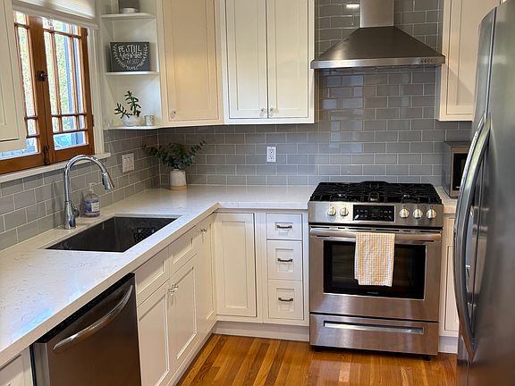 4th image of 1105 Evelyn Pl