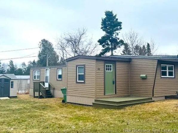 35 Kellys Dr, Fredericton, NB E3B 7R1