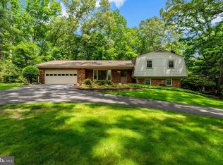 11626 Sourwood Ln, Reston, VA 20191